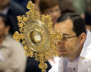 ###Ocala Star-Banner - Healing Conference, Ocala, FL.### Father Salomon Bravo(cq) of Bogota, Colombia, carries a monstrance, a vessel that is used for the exposition of the Blessed Sacrament in the species of bread and also known as the host or Eucharist. This was part of opening procession of an event hosted by the Hispanic Ministry of Blessed Trinity Catholic Church, for the First Grand Charismatic Healing Conference on Sept. 16 and 17 , in Ocala. The theme of "Christ Heals in Spirit and Truth" for the many that gathered seeking healing. Speakers included Father Alfonso Cely(cq) of Blessed Trinity and Father Salomon Bravo(cq) of Bogota, Colombia. The "Redes" from Kissimmee and others provided music, Saturday morning, Sept. 16, 2006, Ocala, FL. ( Jannet Walsh/Star-Banner)2006