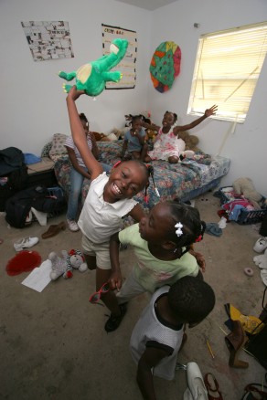###Habitat House for family###Kateria Bostick, 7, front with a green stuffed animal, Tianna Bostick, 6, front center and Edward Johnson Jr., age 1 year. On bed left to right are Toni Sands, 11, left, Edmanni Johnson, 4, center and Tekeiyah Sands, 9. The six children all sleep on the bed together. Not pictured is a stepsister Madonna Lee, age 16. The children and their parents Kateius and Edward Johnson will all be moving into a Habitat for Humanity house on Mother's Day. The new house is located at 1323 Southwest Fort King Street, Friday afternoon, May 6, 2005, Ocala, FL, USA. (Jannet Walsh/Star-Banner)2005