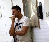 Victor Boatman, Leo Boatman's uncle, talks outside his residence in Largo. (Jannet Walsh/Star-Banner) 2006